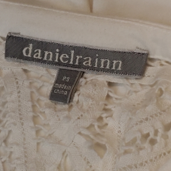 Daniel Rainn White lacey Top - Picture 7 of 9